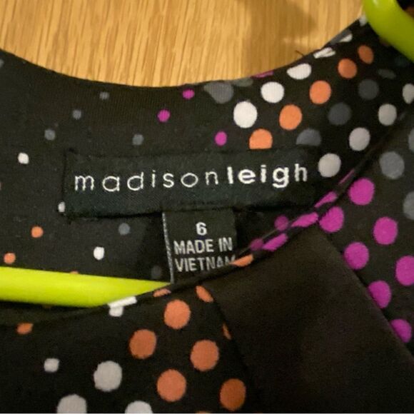 Madison Leigh Women’s Stretchy Dress, size 6. (D10) - Picture 4 of 8